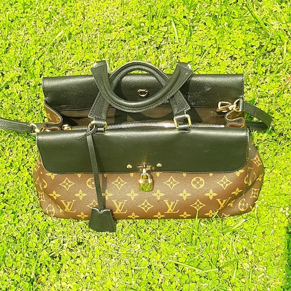 Louis Vuitton handbAg purse - Picture 9 of 11